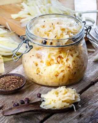 🥬 Miért ettek a nagyszüleink egész télen káposztát? Mert tudták, mi az, ami igazán egészséges. 💚 A savanyú káposzta...